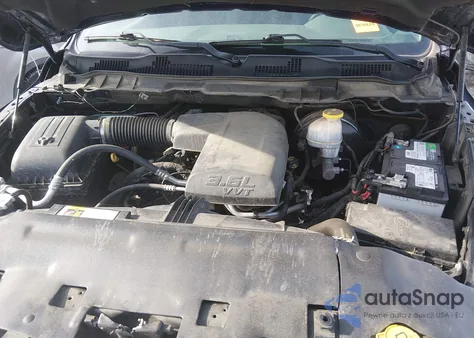 2018 Ram 1500 Big Horn 4X4 6'4 Box z USA, uszkodzony, nr VIN 1C6RR7GG1JS229115